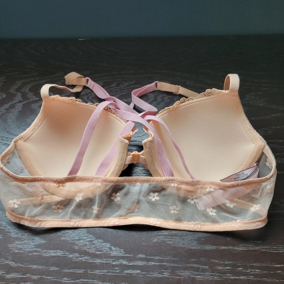 Victorias Secrte Bra - Picture 2 of 6